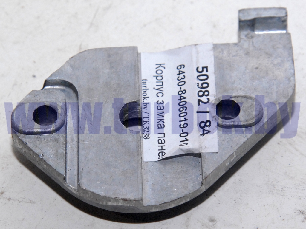 Корпус замка панели передка левый