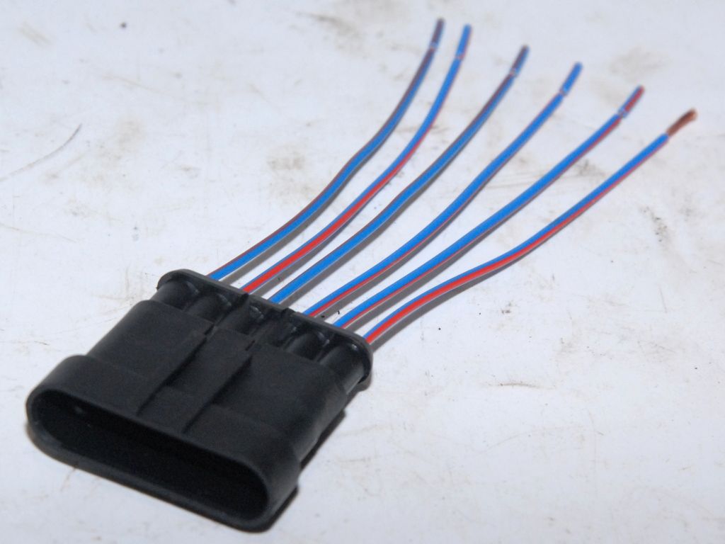 Штекер колодка 6-ти контактная с проводами (мама)