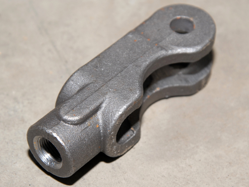 Вилка-тяга запора борта нового образца с правой резьбой