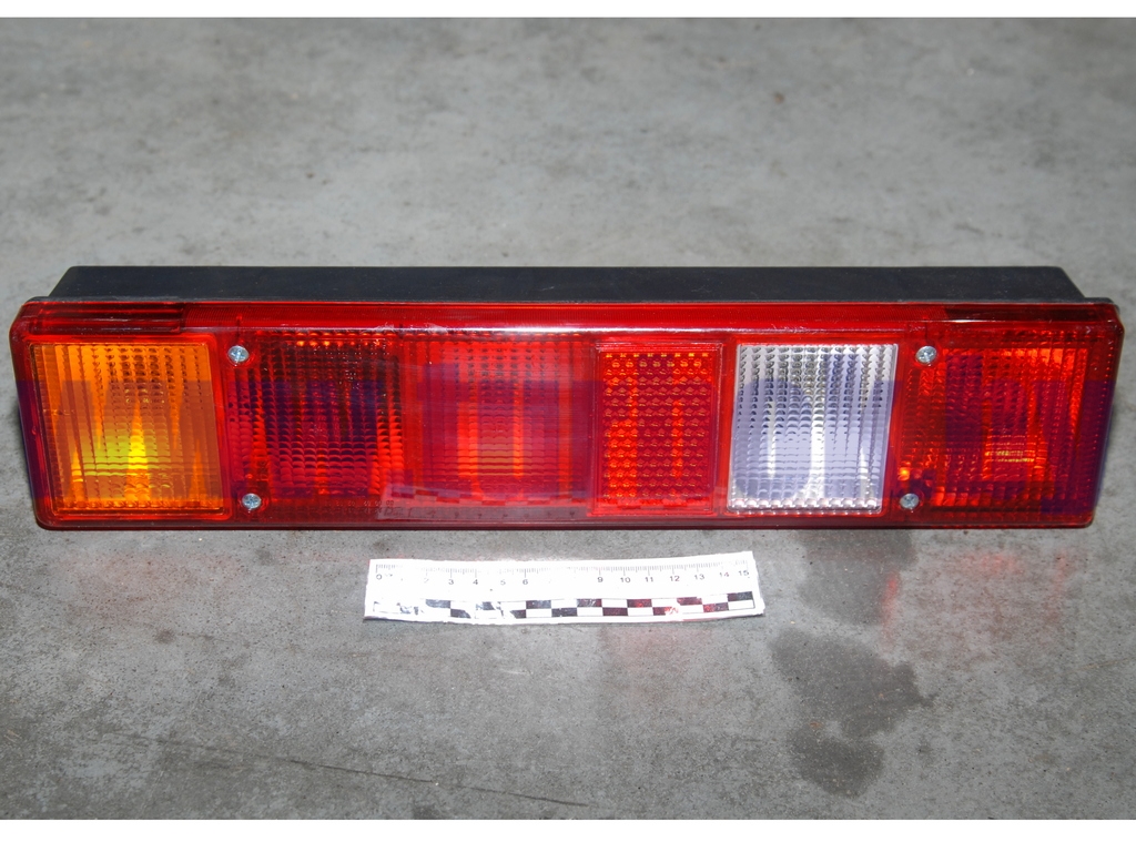 Фонарь задний шестисекционный без повторителя габарита узкий с разъёмом вилка СЦАЗ 12В