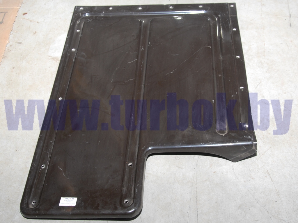 Брызговик на большую кабину пластмассовый левый